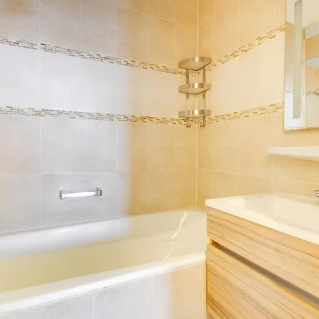 Apartment Modern 2 Bedroom With Pool And Gym