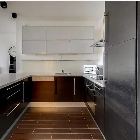 Modern 2 Bedroom With Pool And Gym Luxembourg